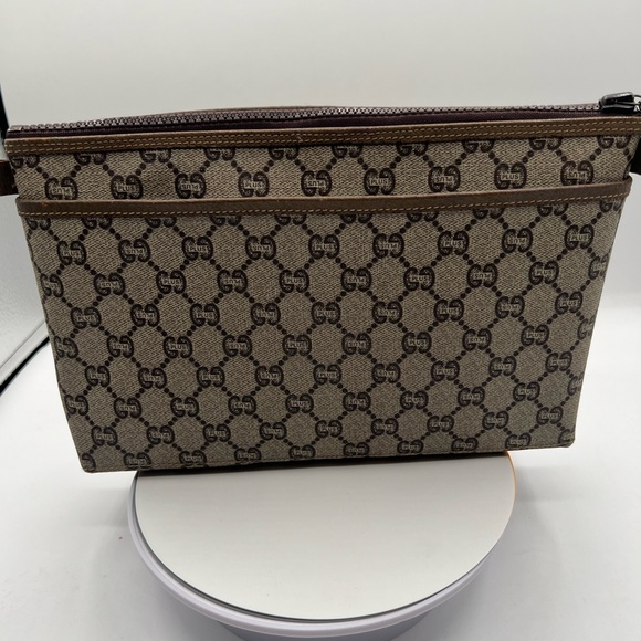 Gucci Plus Pouch EUC - really clean - Picture 10 of 16